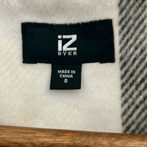 IZ Byer California Button Down Faux Wool Plaid Jacket Women’s size Small - Picture 3 of 4